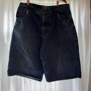 GBI MENS SHORTS SIZE 40